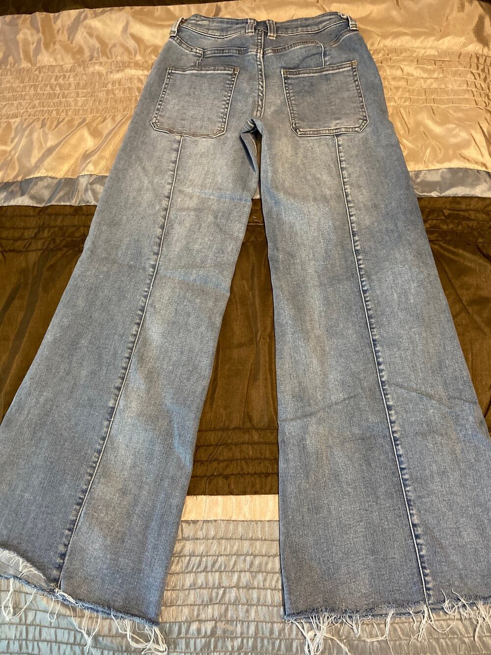 Free People We the Free low rise wide leg light wash jeans Size 26